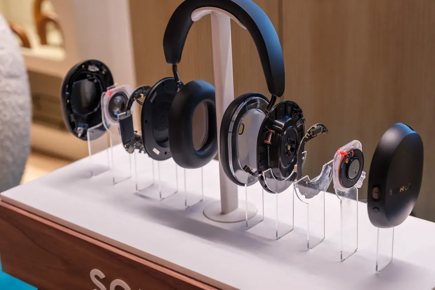 Break down of the sonos ace headphones