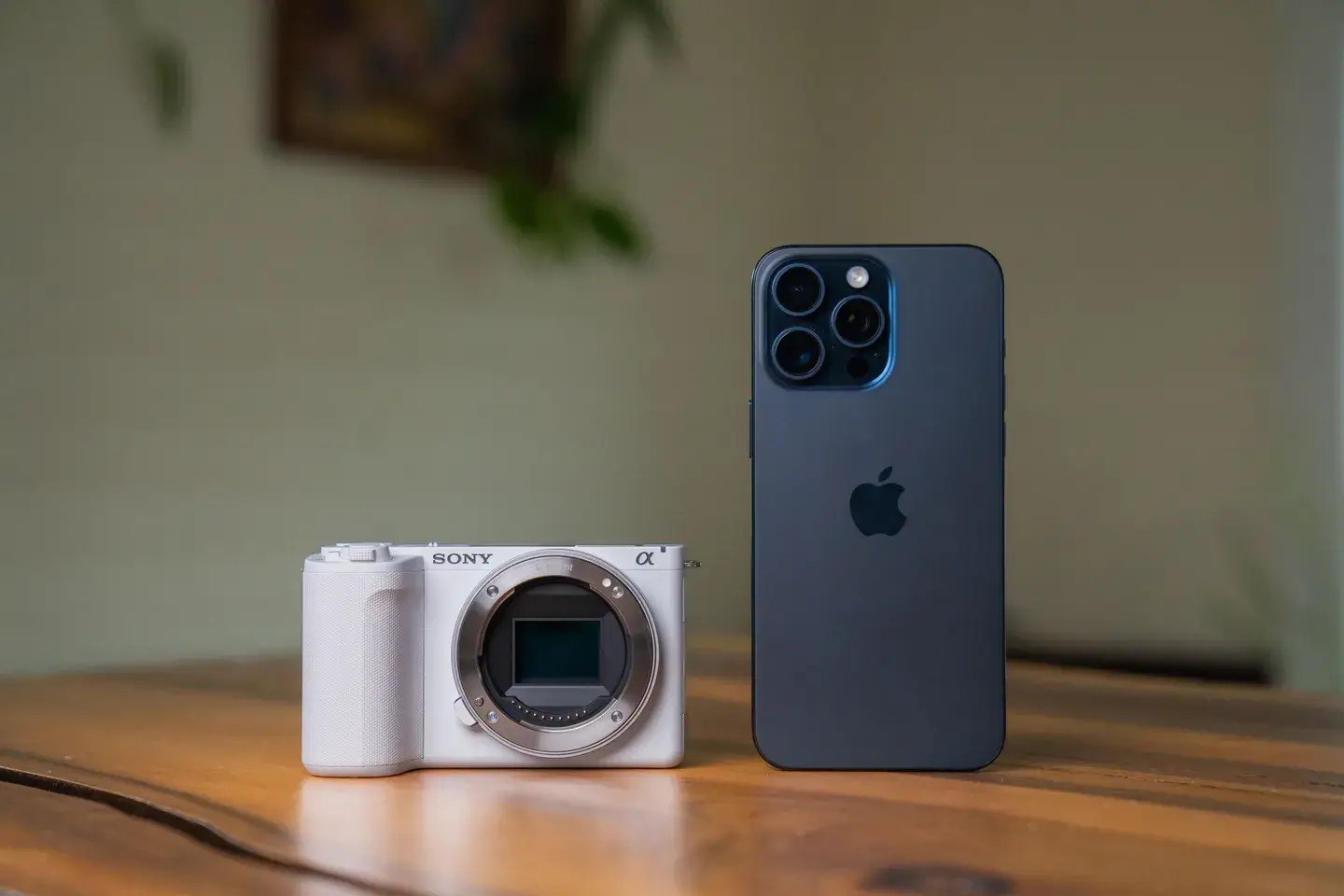 ZV-E10 II vs. the iphone 15 Pro Max side by side